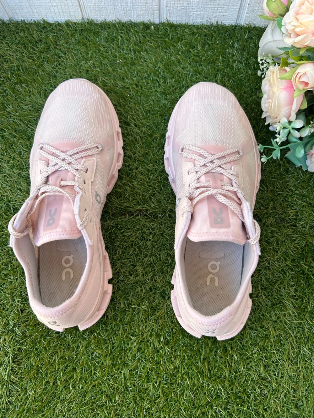 On Running Cloud X 4 AD Sneakers in Salt/ Lily women size 9 gently used